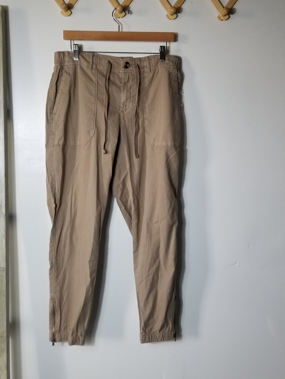 NWT SONOMA WOMEN'S KHAKI JOGGER PANTS SIZE MEDIUM